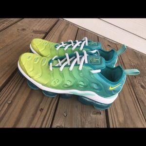 Nike VaporMax Plus Spirit Teal / Tropical Size 7